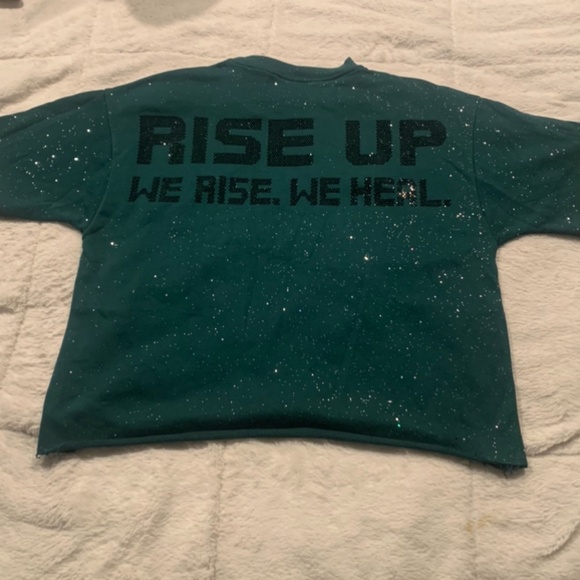 GREEN Rise Up Oversized cropped tee - Picture 3 of 3